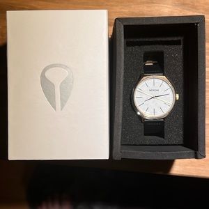 BRAND NEW Nixon watch woman